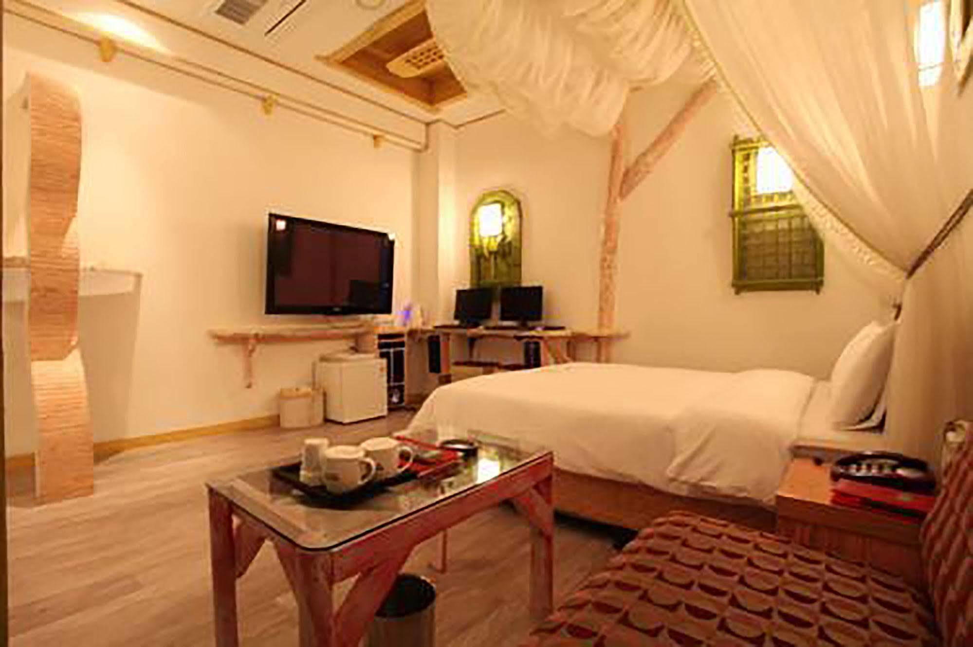 Cutee Hotel 2*